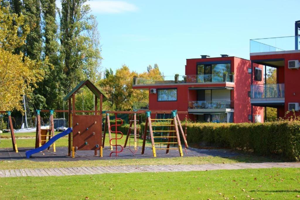 Butique Apartman Balatonlelle Exterior foto